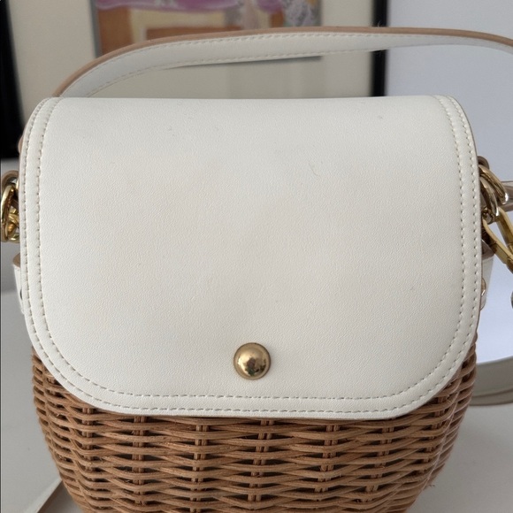 Wicker and White Leather Tommy Bahama Crossbody Bag - Picture 3 of 8